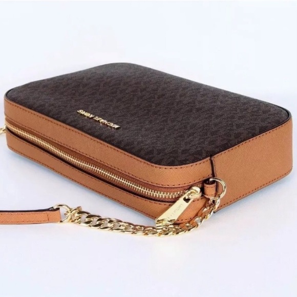 Michael Kors The Jet Set Crossbody Bag - Picture 2 of 3